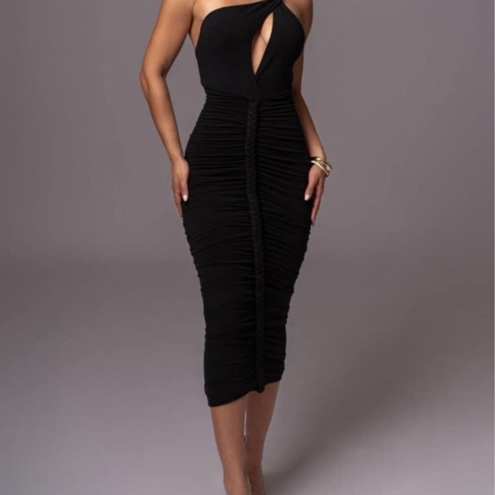 Elegant Black Midi Dress